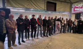عائلات الأسرى الفلسطينيين في سجون الاحتلال تشارك في وقفة التضامن الأسبوعية مع ذويهم الأسرى أمام مقر اللجنة الدولية للصليب الأحمر في مدينة غزة
