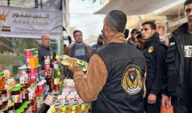 الاقتصاد بغزة تُلزم التجار بإشهار الأسعار وتتوعد المخالفين بإجراءات قانونية