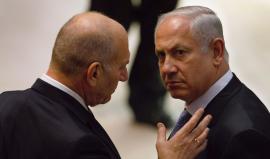 أولمرت يهاجم طريقة تعامل نتنياهو مع إعلان إصابته بالسرطان ويطالب بالشفافية