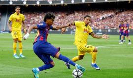 برشلونة يكتسح إسبانيول ويواصل هيمنته التاريخية في ديربي كتالونيا