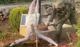 تمثال مرفوض واعتذار متأخر.. لبنانيون يردّون على تحطيم تمثال المسيح بإسقاط "تعويض" الاحتلال