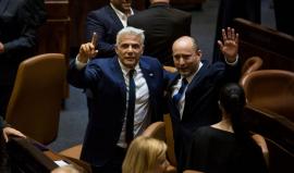 تحالف سياسي غير مسبوق.. بينيت ولابيد يوحدان صفوف المعارضة استعدادًا لمعركة الانتخابات