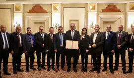 منع دخول اللجنة الوطنية لغزة.. من يعرقل الإغاثة الإنسانية ولماذا تتفاقم الأزمة؟