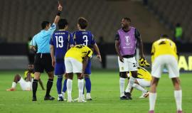 بصق وطرد.. نجم الاتحاد يعتدي على الحكم بعد وداع آسيا