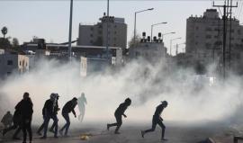 لليوم الثاني.. مواجهات مع الاحتلال في مخيم قلنديا رفضاً لقانون إعدام الأسرى