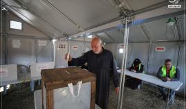 صناديق الاقتراع تتحدى الحرب.. انتخابات الهيئات المحلية تمضي في دير البلح والضفة رغم العدوان