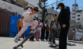 ريماس دلول وأطفال المخيم