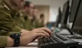 اتهامات لـ“لينكد إن” و“إن درايف” بجمع بيانات حساسة وشبهات ارتباط بشركات إسرائيلية