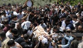 جماهير غفيرة تشيع الشهيد الطفل إبراهيم الخياط وسط هتافات داعمة للمقاومة ومنددة بجرائم الاحتلال