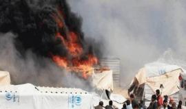 حريق في خيام نازحين جراء قصف للاحتلال شرق غزة