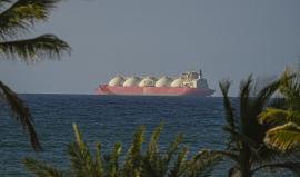 السعودية تضغط على واشنطن لرفع حصار الموانئ الإيرانية خشية اتساع رقعة التهديدات البحرية