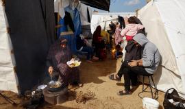 خيام بلا أسرار.. كيف سرقت الحرب خصوصية الغزيين؟