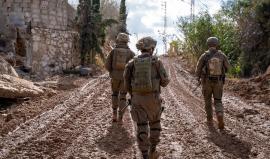 "معاريف": قرار الحرب بيد واشنطن وطهران و"إسرائيل" تغرق في الوحل اللبناني