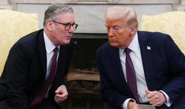 إعلامي أمريكي: ترامب وستارمر "خاضعان لإسرائيل" وانتقادات لحظر "فلسطين آكشن" في بريطانيا