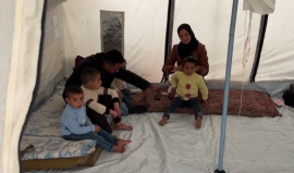 الطفلة سندس وعائلتها