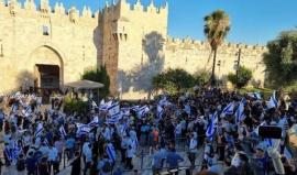 آلاف المستوطنين يشاركون في مسيرة الأعلام الاستفزازية بالقدس المحتلة