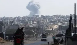 تصاعد أعمدة الدخان جراء غارة للاحتلال على غزة