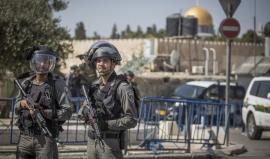 قوات الاحتلال تبعد موظفا في أوقاف القدس عن "الأقصى" لستة شهور