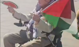 متضامنون يواصلون تظاهراتهم في مدينة استكهولم، في كل يوم سبت؛ دعمًا لغزة وتضامنًا مع القضية الفلسطينيّة