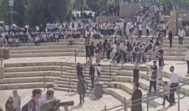 مستوطنون يشاركون بـ"مسيرة الأعلام"