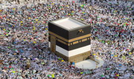 حجاج بيت الله الحرام يؤدون طواف الإفاضة ثالث أيام الحج