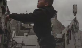 انفو فيديو شهاب| "بين الركام وجدوا أساليب جديدة، وببراءتهم بحثوا عن أي بديل يذكّرهم بطفولتهم المسلوبة تحت الإبادة والتجويع والتعطيش".. أطفال غزة يبدعون في صناعة الألعاب في الوقت الذي لم يترك فيه الاحتلال أي وسيلةٍ للترفيه