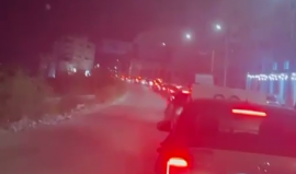 الاحتلال يحتجز عشرات المركبات ويعيق حركة المواطنين عند حاجز بيت اكسا
