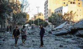 آثار قصف فندق الأمل بغزة