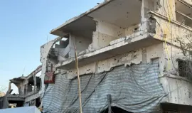 أحد المنازل الآيلة للسقوط على رؤوس ساكنيها بغزة