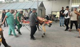 وصول جثمان أحد الشهداء إلى مجمع الشفاء