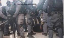 #فيديو قوات الاحتلال تعتدي على النساء في باب العامود بالقدس المحتلة قبل قليل

 تصوير:محمد قاروط ادكيدك