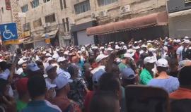 .#شاهد: هتافات الشبان في شارع صلاح الدين بعد منع الاحتلال وصولهم للمسجد الأقصى.
تصوير: امجد أبو عرفة