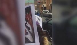 #عاجل | وقفة أمام مكتب منظمة التحرير في لندن، قبل قليل تطالب بإسقاط السلطة وتصف قادتها بـ " العملاء والحثالة ", وذلك رفضا للتنسيق الأمني مع الاحتلال . 
#استحوا_بكفي #سيحاكمكم_باسل