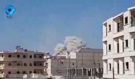 #شاهد ..  لحظة سقوط مظلة متفجرة على مدينة كفرحمرة شمال #حلب . 

وكالة ثقة