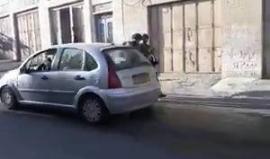 #شاهد قوات الاحتلال تعتقل طفلين على حاجز 160 بالقرب من المسجد الابراهيمي بالخليل