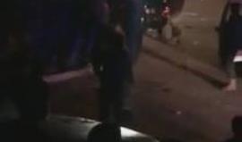 #شاهد .. اعتداء عناصر من حركة فتح مدعومة بقوات السلطة على الشيخ خضر عدنان القيادي في حركة الجهاد الإسلامي وعدد من رفاقه ، خلال مشاركتهم في استقبال الأسير المحرر عبيدة أبو حسين في بلدة صرة قضاء نابلس ، حيث تم توقيفه لمدة ساعة في سجن جنيد قبل الافراج عنه .