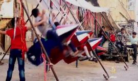 #شاهد| في #دوما السورية : الصواريخ تتحول إلى أراجيح للأطفال !