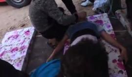 #شاهد تأثير الغاز الشام الذي قام جنود الاحتلال بإلقاءه على المتظاهرين شرق مخيم البريج في #جمعة_الشباب_الثائر