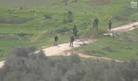 فيديو نشرته منظمة "بتسليم" الحقوقية،، يظهر لحظة مهاجمة عدد من المستوطنين المسلحين مدرسة فلسطينية في قرية بورين جنوب نابلس بتاريخ 16/3/2017