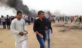 #مباشر استمرار اعتداء قوات الاحتلال على المشاركين في فعاليات مسيرة العودة الكبرى على الحدود الشرقية لمدينة خانيونس