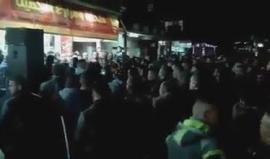 #شاهد| مسيرة في مخيم بلاطة قضاء نابلس قبل قليل رفضا لرفع محمود عباس الحصانة البرلمانية عن النائب عن حركة فتح جمال الطيراوي الذي يتهم بالتجنح لصالح دحلان .