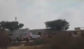 #شاهد قوات الاحتلال تهدم منزلاً في قرية وادي النعم بالنقب المحتل.
تصوير: خالد أبو خرما