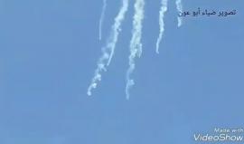 #شاهد طائرة مسيرة للاحتلال تلقي القنابل على رؤوس المتظاهرين شرق مدينة غزة