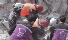 #شاهد| العشرات بين شهداء وجرحى جراء قصف طائرات الأسد على مدينة #إدلب