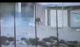 لحظة الهجوم على كمين للجيش المصري في سيناءبثت وزارة الداخلية المصرية تسجيلا يوثق الهجوم الذي استهدف نقطة تفتيش أمنية بشمال سيناء صباح أمس الاثنين، وأسفر عن مقتل 8 أشخاص، بينهم 7 من أفراد الشرطة ومدني واحد