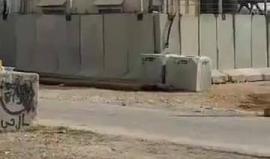 مواجهات وتجمع لقوات الاحتلال على المدخل الغربي لبلدة تقوع شرق بيت لحم عقب تشييع جثمان الشهيد قصي العمور