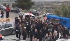 #شاهد | وصول جثمان الشهيد #باسل_الأعرج إلى منزله في قرية الولجة قضاء بيت لحم لنظرة الوداع الأخيرة .