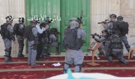 #شاهد اللحظات الأولى لاعتداء وهجوم قوات الاحتلال الإسرائيلي على المصلين بالمسجد الأقصى