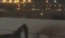 #شاهد .. اللحظات الأولى لتنفيذ الشهيد الضابط في الشرطة محمد تركمان عملية إطلاق النار على حاجز " بيت غيل" شمال رام الله والتي أدت إلى إصابة 3 جنود صهاينة أحدهم بحالة الخطر . 

#الشرطي_الثائر