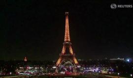 فيديو - لحظة إطفاء أضواء برج إيفل تضامنا مع  #حلب وأهلها